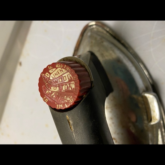 General Mills Truheat Iron - Picture 2 of 10